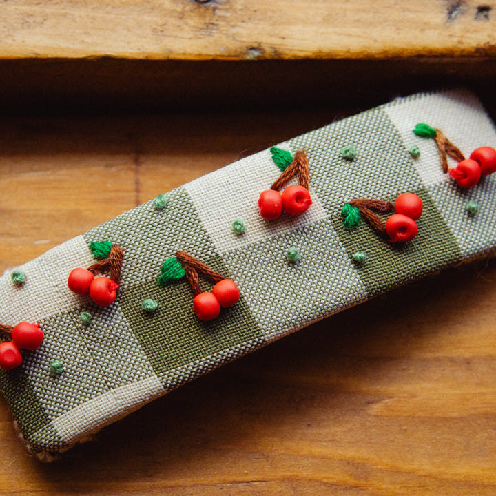 Barrette brodée — Cerises