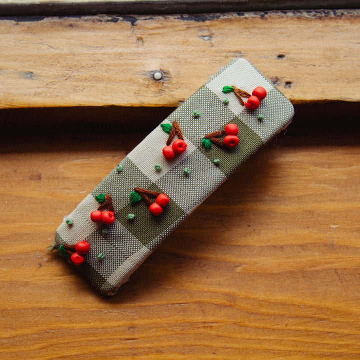 Barrette brodée — Cerises