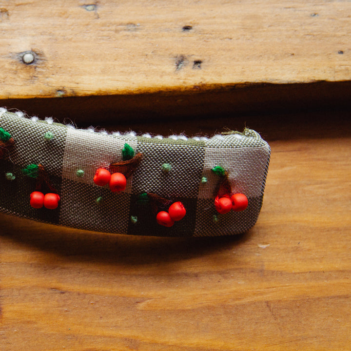 Barrette brodée — Cerises