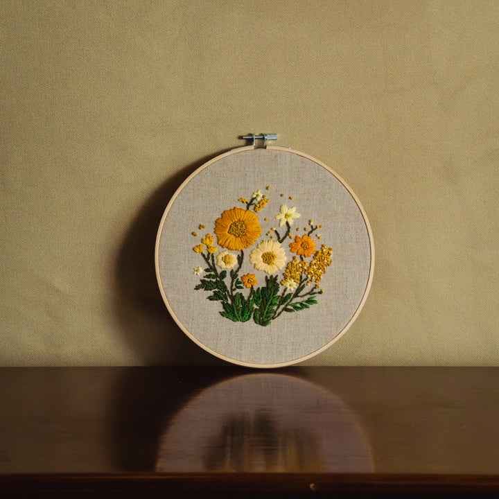 Broderie murale — Champ de fleurs
