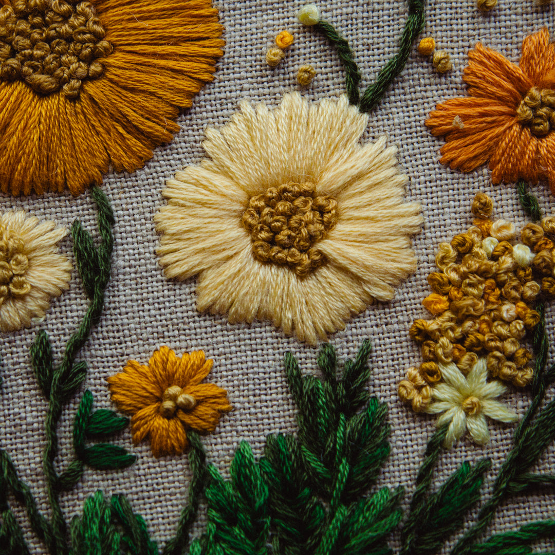 Broderie murale — Champ de fleurs