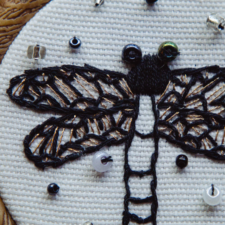 Broderie murale — Libellule