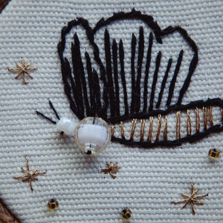 Broderie murale — Papillon perlé