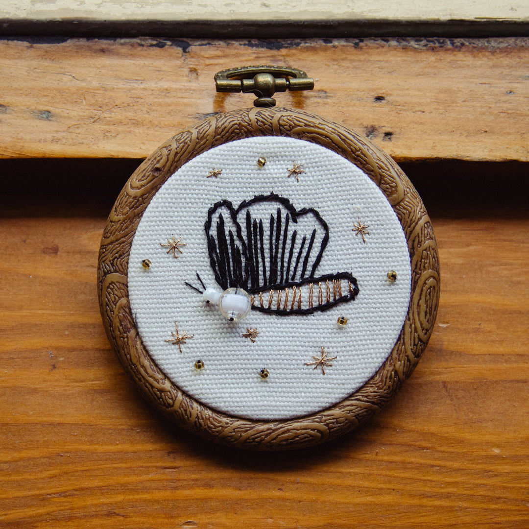 Broderie murale — Papillon perlé