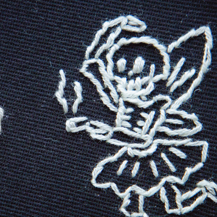 Broderie murale — Squelette