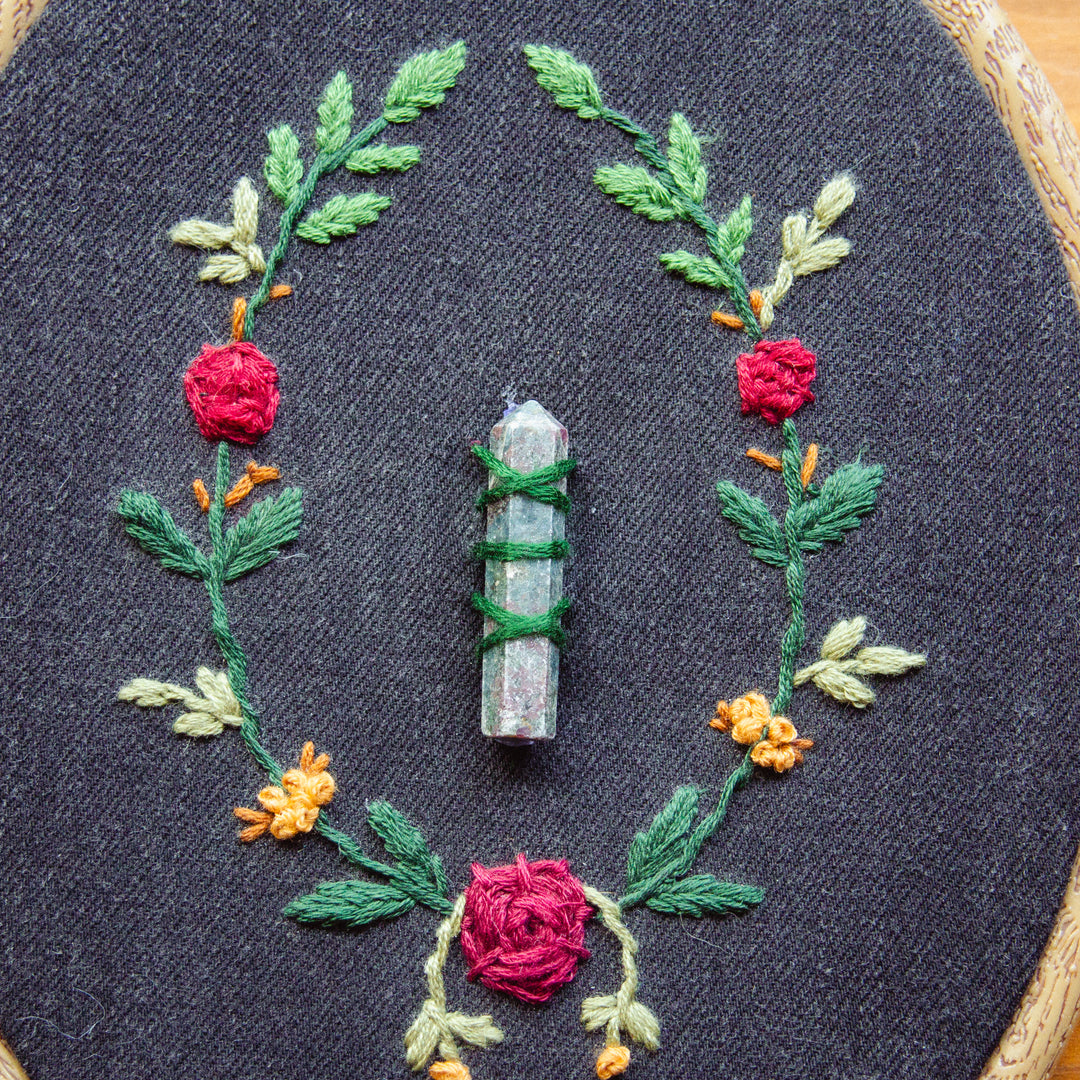 Broderie murale — Talisman