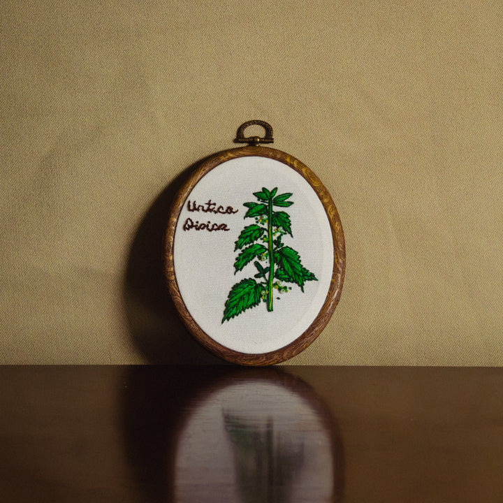 Broderie murale — Urtica