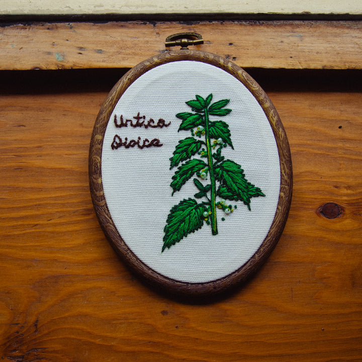 Broderie murale — Urtica