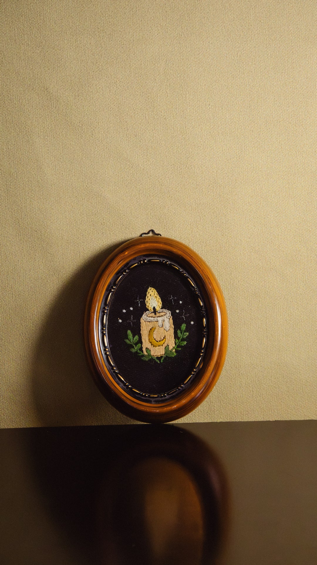 Broderie dans un cadre - Imbolc